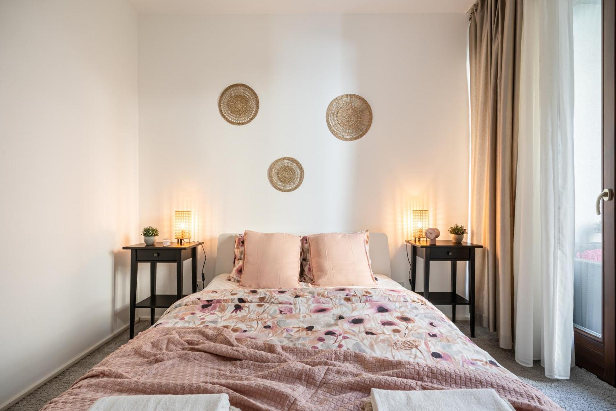 Home Of Serenity - 2 Bdr, Free Parking And Terrace Budapest Exterior photo