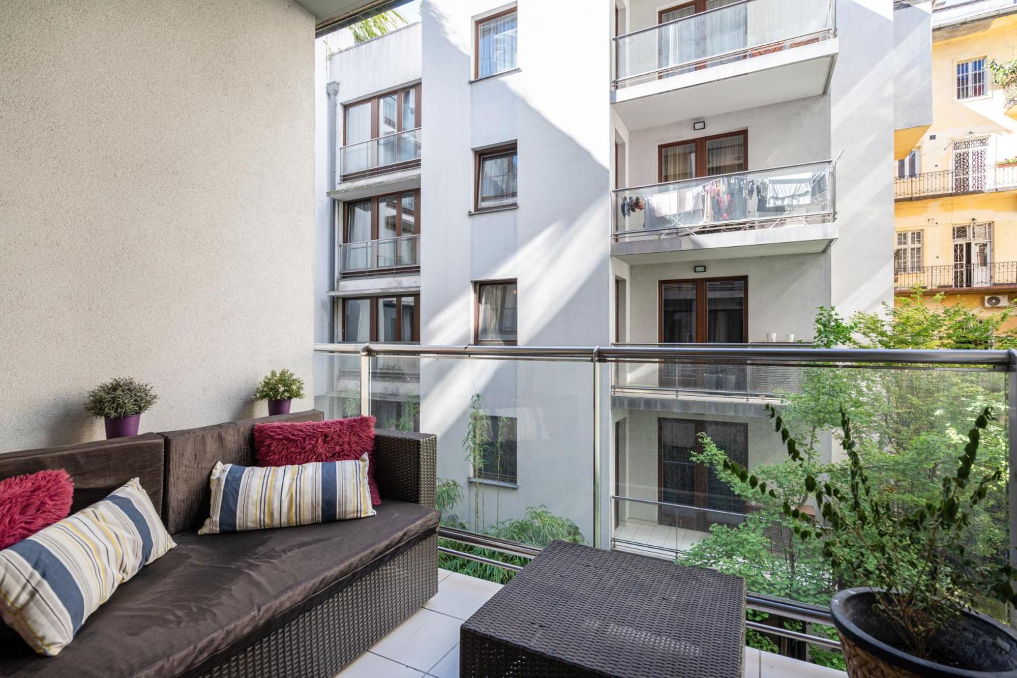 Home Of Serenity - 2 Bdr, Free Parking And Terrace Budapest Exterior photo